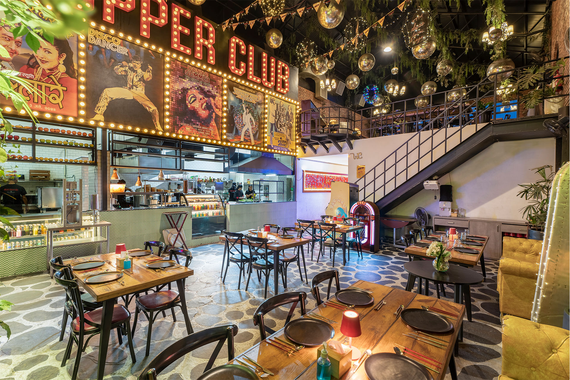 Dining & Bars
